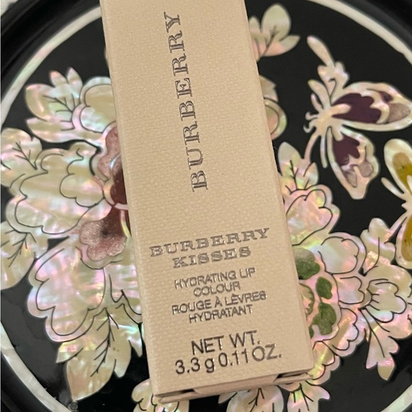 Burberry Kisses hydrating lipcolor *NEW*not opened #29 Blossom Pink - Picture 2 of 4